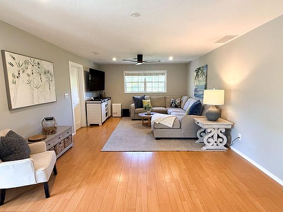 5th image of 29160 Primrose Ln