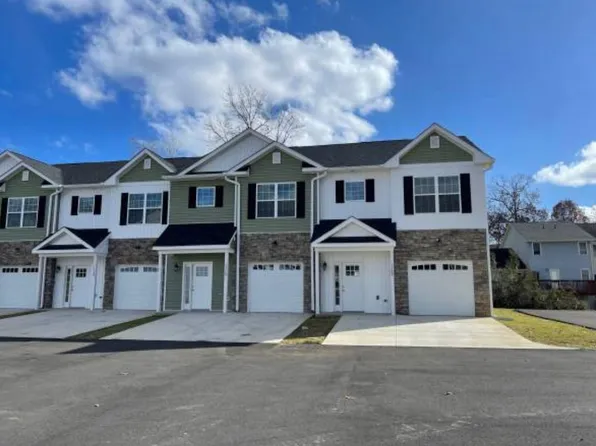 1100 Maid Marian Ln NE, Christiansburg, VA 24073