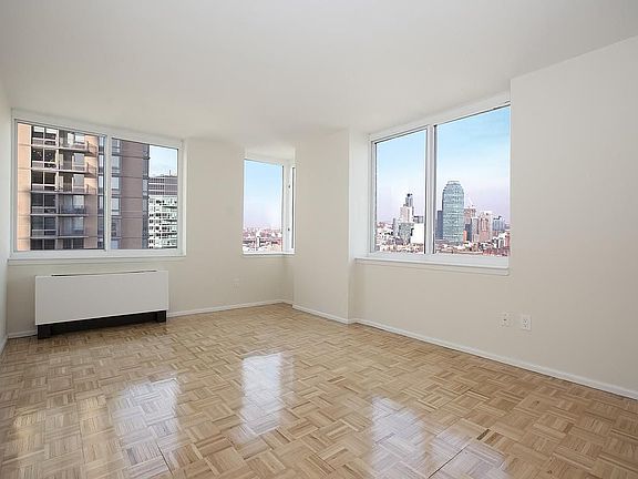 4th image of 4-74-48 Avenue 30 #F