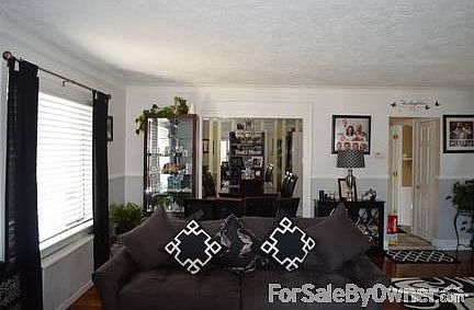 Open plan Living room/Staircase
						:
						Modern and spacious