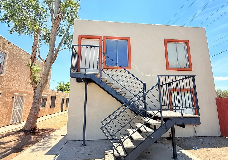 2145 W Mariposa St #201