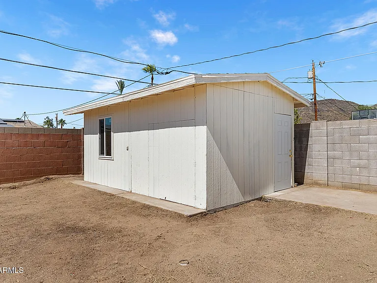 2246 W Sierra St — Photo 42