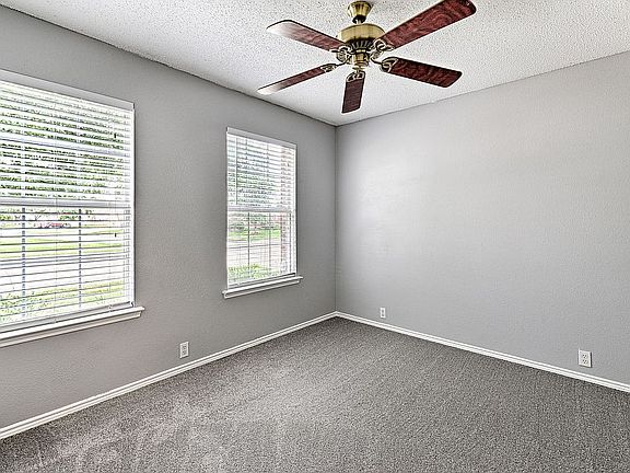 4th image of 2320 Capeland Dr