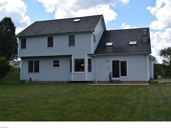 2nd image of 8529 Oaktree Dr