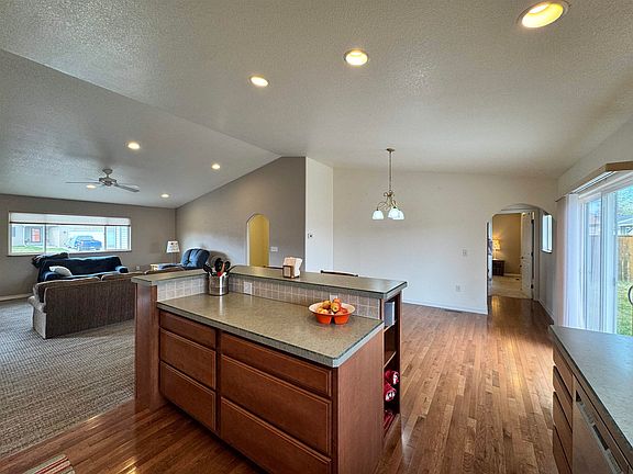 5th image of 1412 E Forest Dr
