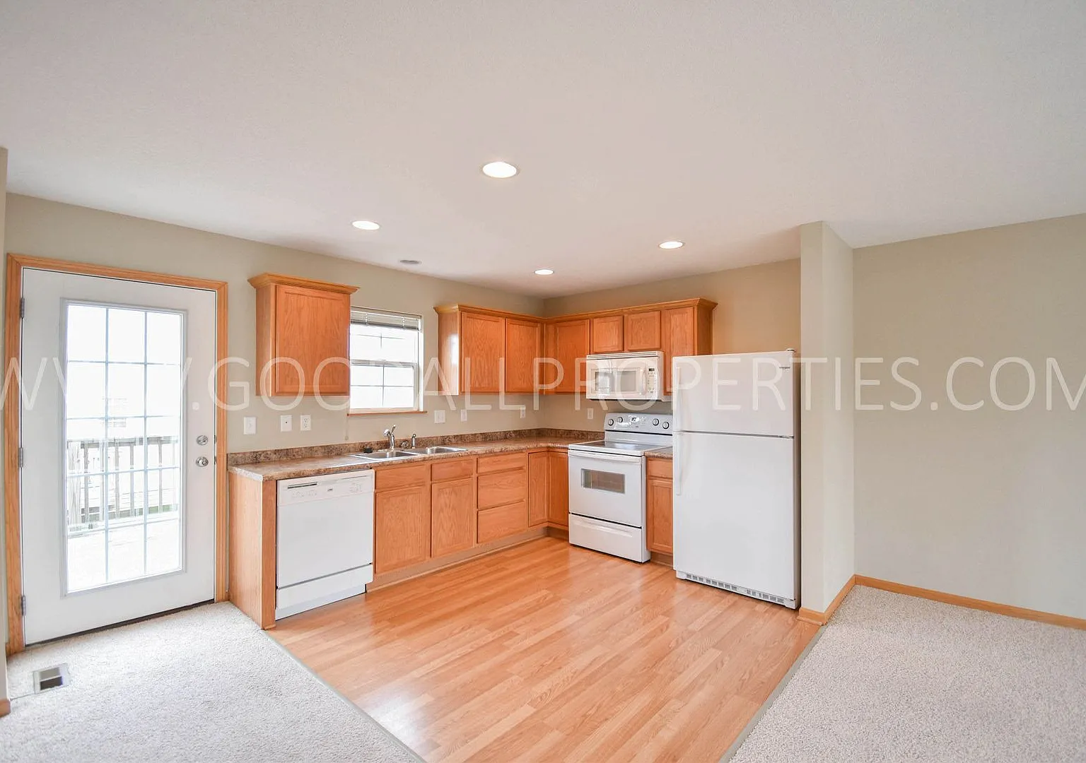 Now $1,550! Spacious Urbandale Townhome with 2-Car Garage, Deck & Lawn Care Included — Photo 3