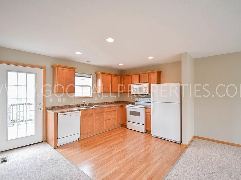 4319 153rd St — Photo 3