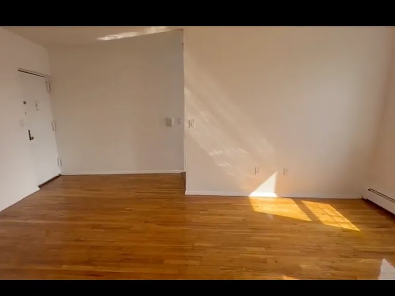 1310 Sheridan Ave — Photo 3