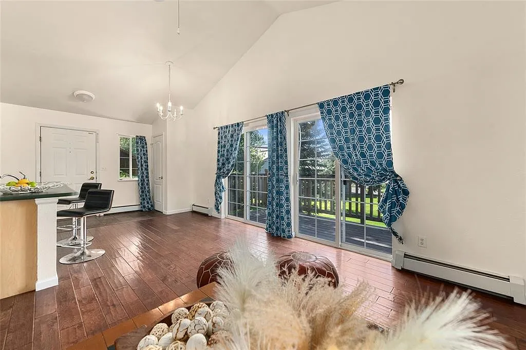 2 bed, 1032 sqft, $3,300 — Photo 4