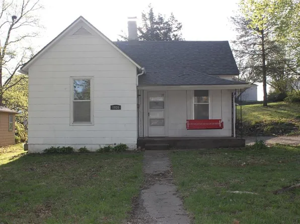 1020 S 5th St, Atchison, KS 66002