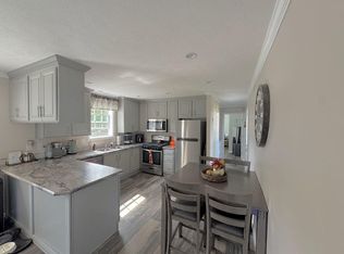 7 Lloyd Ln, Holden, ME 04429