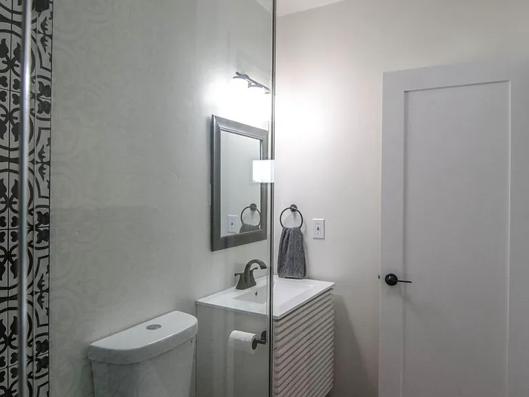 2027 Windmill View Rd — Photo 4