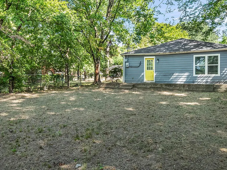 220 W Murray St — Photo 14