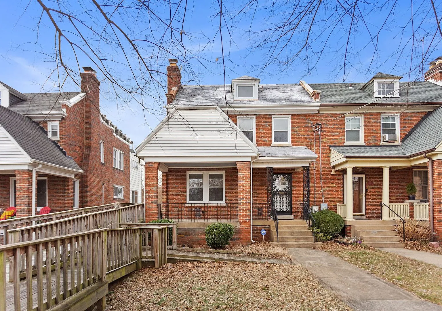 Stunning 3BR/2.5BA Home in Brookland Available Now! — Photo 1