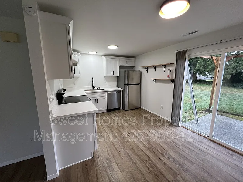 2 bed, 1.0 bath, 875 sqft, $1,900 — Photo 3