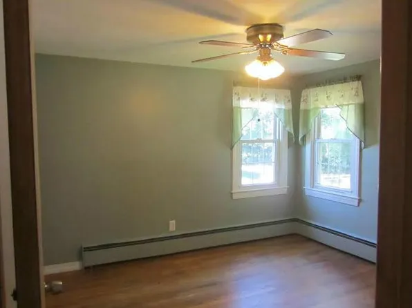 72 Arnold Rd, Coventry, RI 02816