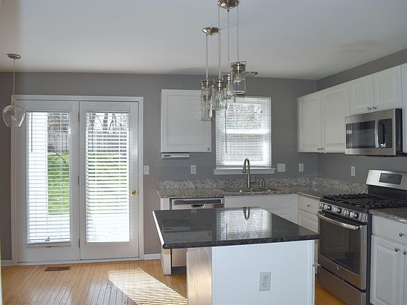 4th image of 1272 Poppy Hill Dr