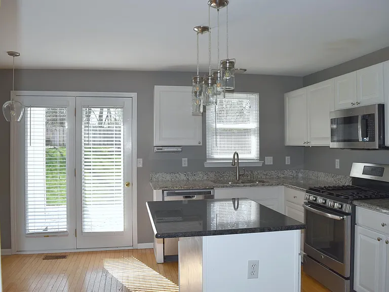 1272 Poppy Hill Dr — Photo 4