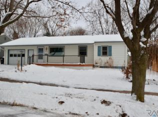 1512 S Point Dr, Sioux Falls, SD 57103