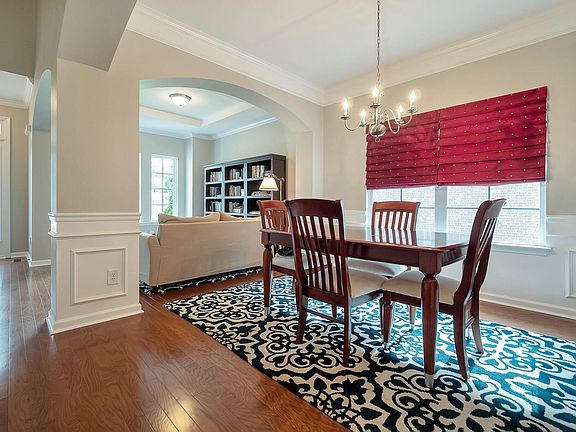 3rd image of 4011 Fairway Cir