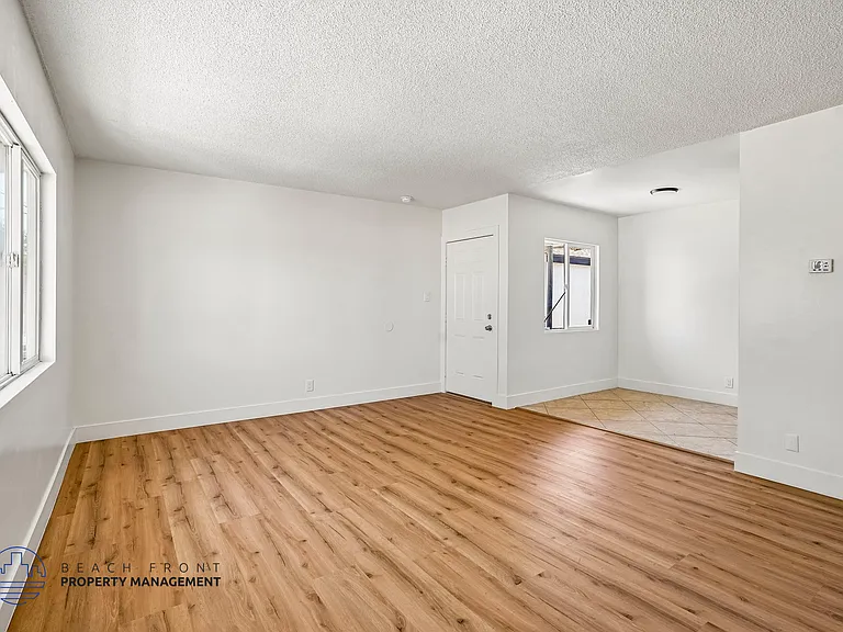 2216 W Wardlow Rd — Photo 4