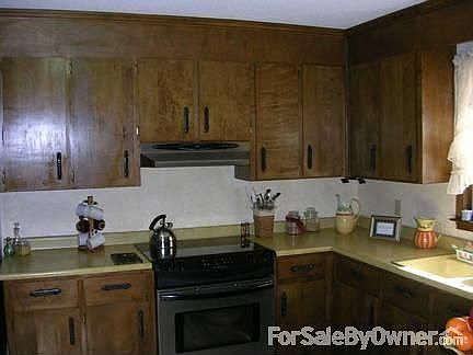 Kitchen
						:
						Smooth top stainless steel stove/oven. Garbage disposal.