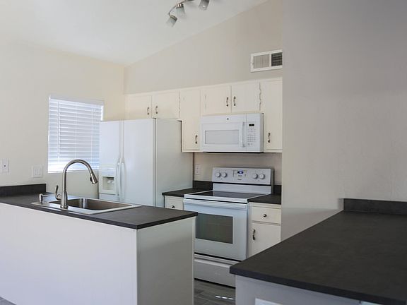 4th image of 109 W Concorda Dr APT 102