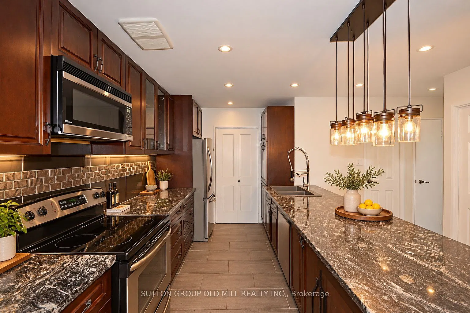 2 bed, $2,795 — Photo 2