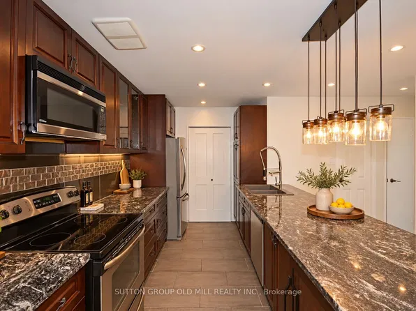 370 Dixon Rd #2302, Toronto, ON M9R 1T2