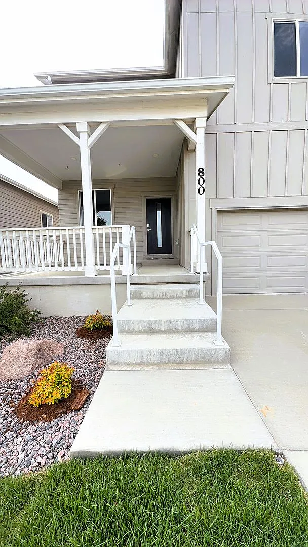Beautiful Model Home in New Johnstown Neighborhood! — Photo 2
