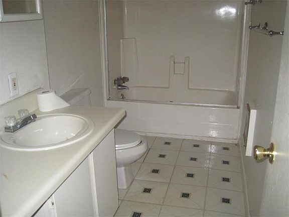 5th image of 4139 Camellia Cir