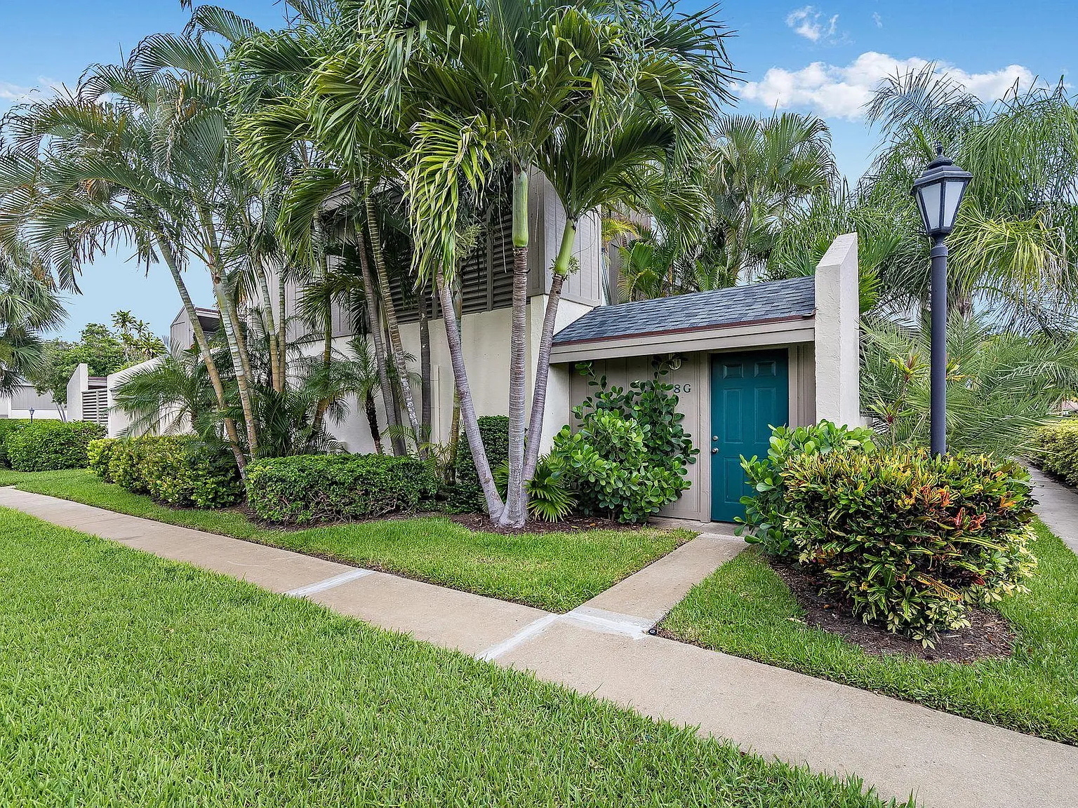 2 bed, 2.0 bath, 1160 sqft, $3,000 — Photo 2