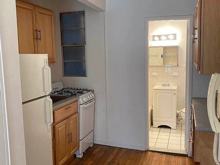 215 E 89th St #2D — Photo 3