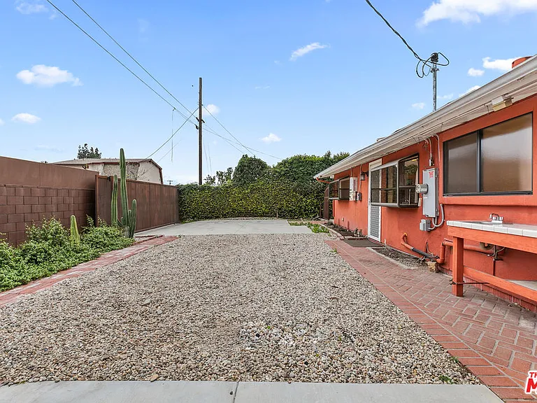 6742 Sunny Brae Ave — Photo 49