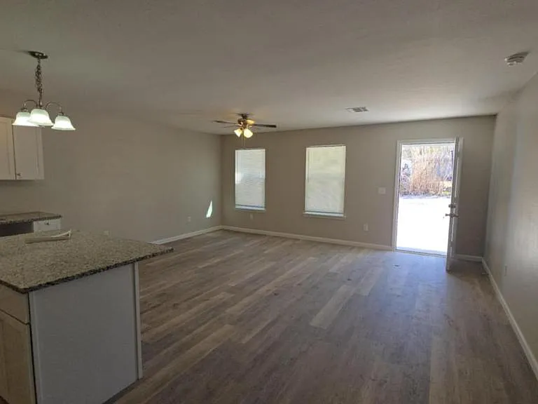 4115 W 57th St #A — Photo 2