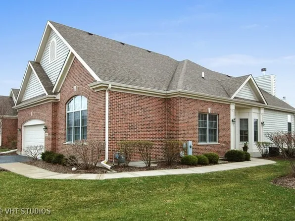 3992 Honeymoon Rdg, Lake In The Hills, IL 60156