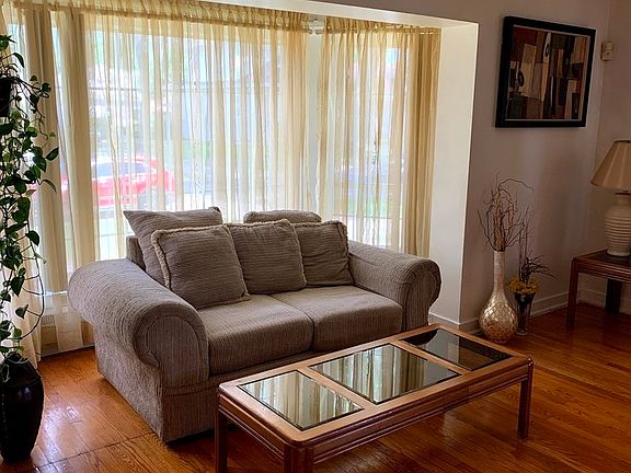4th image of 318 23rd Ave