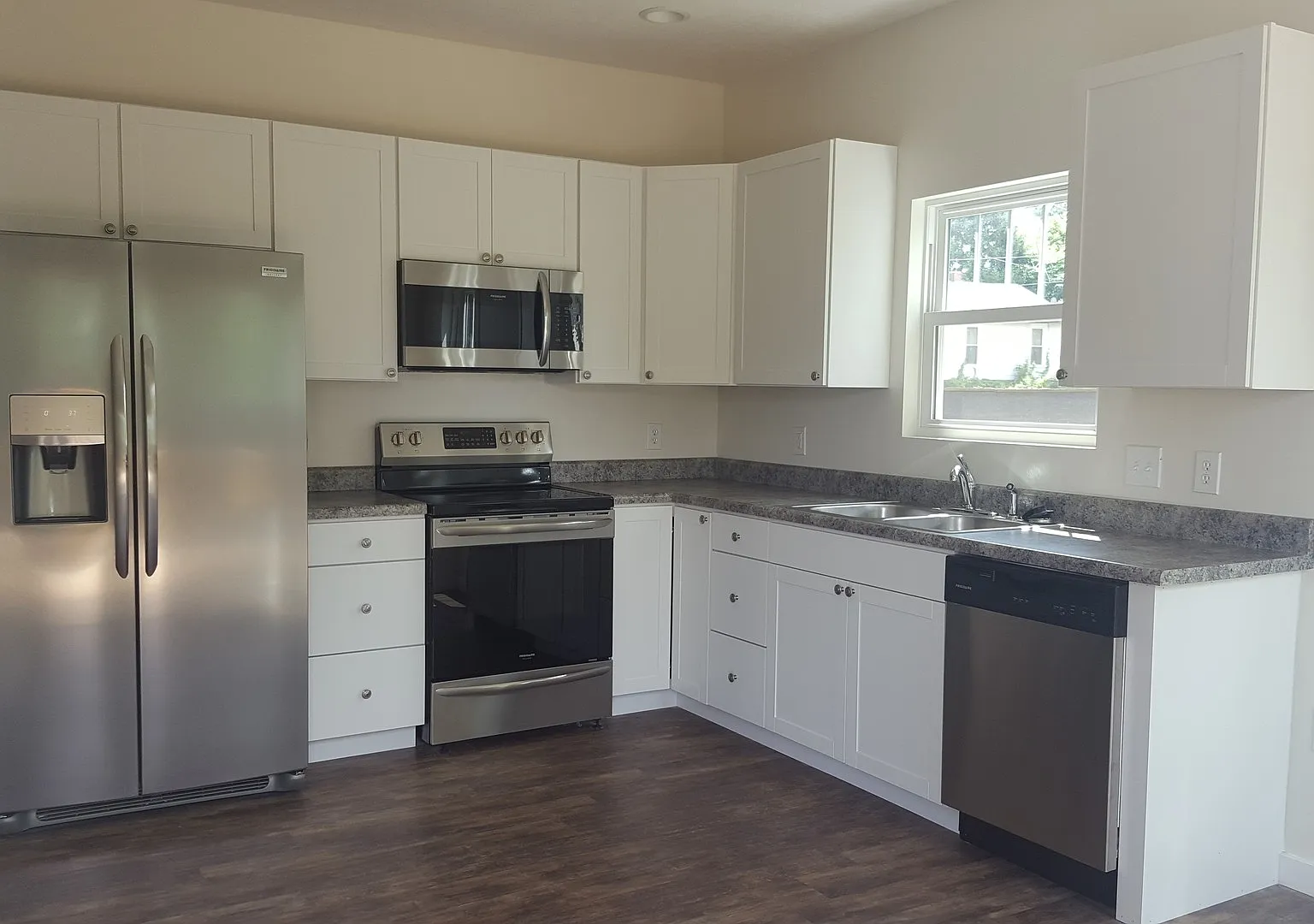 1201 N Lincoln St — Photo 2