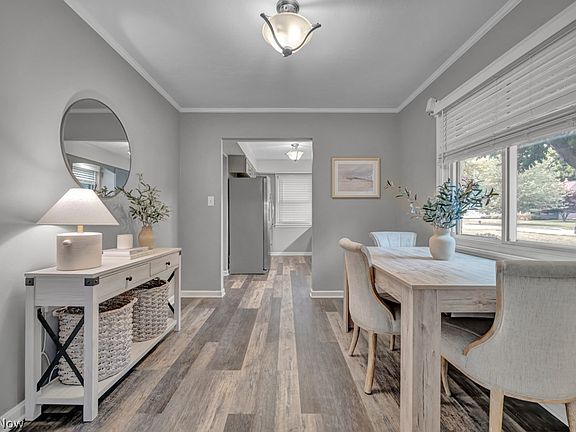 4th image of 25555 Chatworth Dr