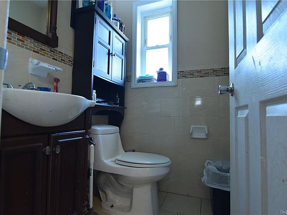 5th image of 1263 E 223rd St