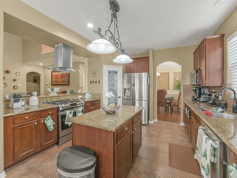 2103 Blue Water Bay Dr — Photo 13