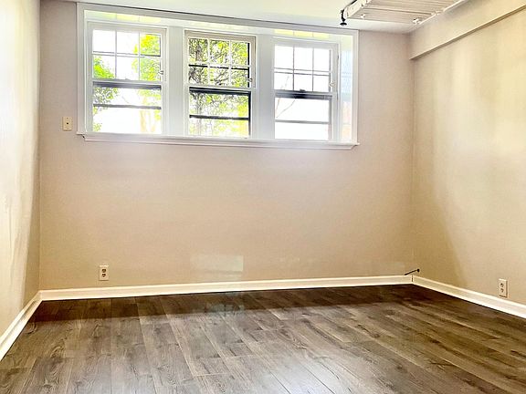 2nd image of 856 Amherst St #12