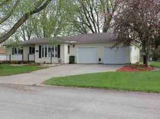 311 Oregon Rd, Cedar Falls, IA 50613
