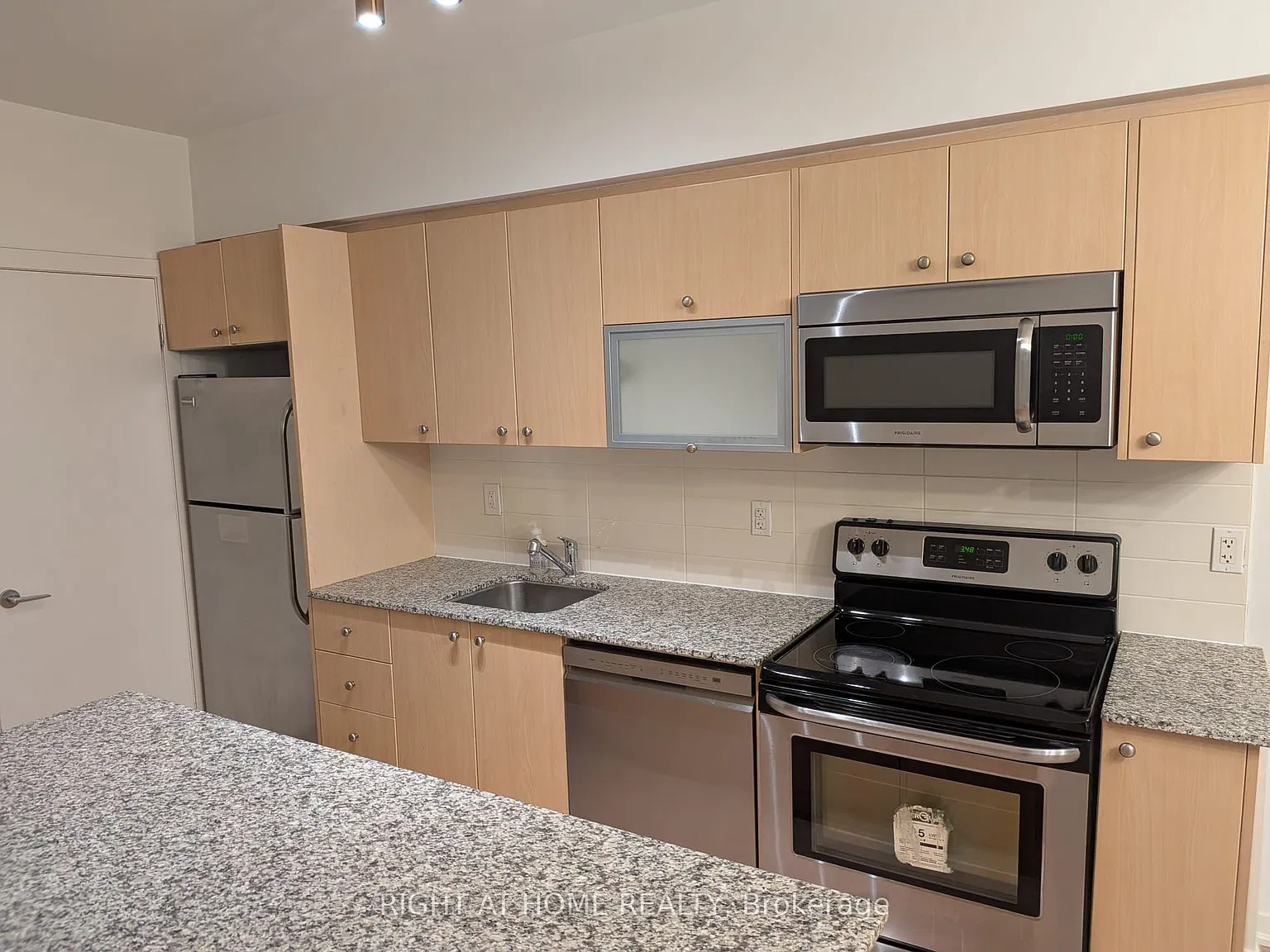 2 bed, $2,550 — Photo 2