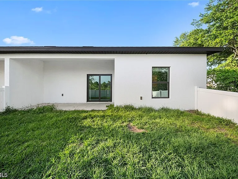 26481 Sandhill Blvd — Photo 25