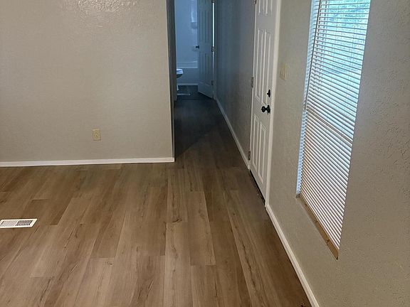 3rd image of 254 Dartmoor Dr
