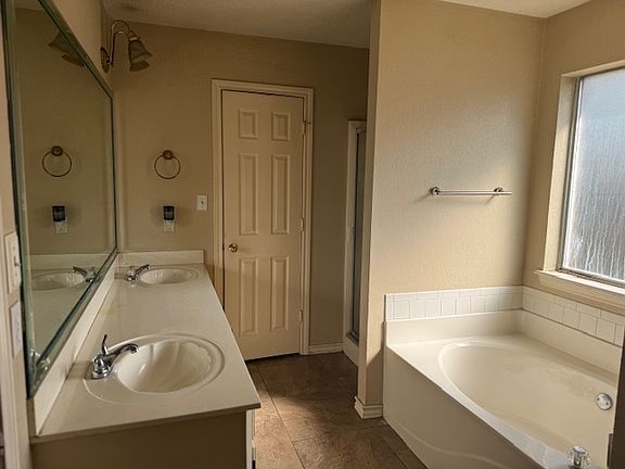 4th image of 23 Ashleigh Cir