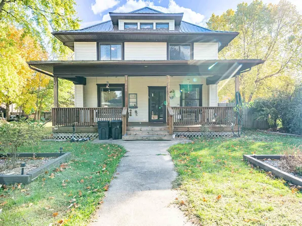 604 E 3rd St, Delavan, IL 61734