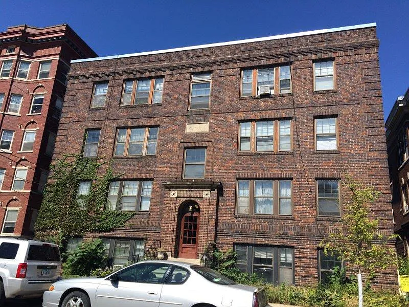 Building Photo - 1711 Pleasant St #3