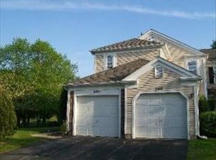 240 University Ln #1, Elk Grove Village, IL 60007